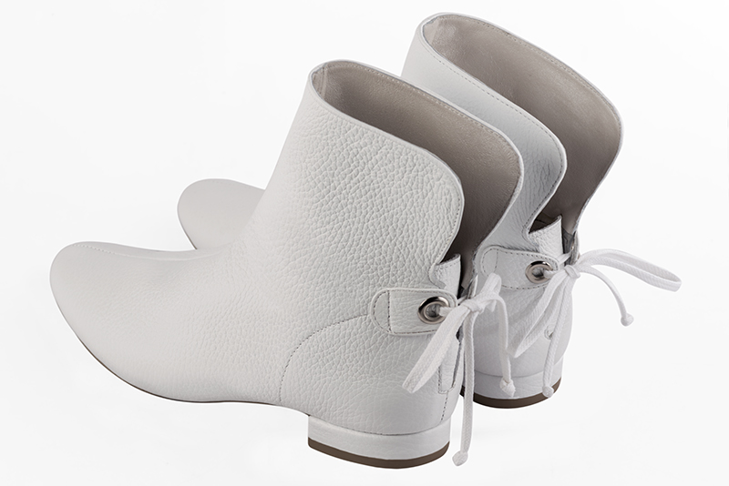 Pure white women's ankle boots with laces at the back. Round toe. Flat block heels. Rear view - Florence KOOIJMAN